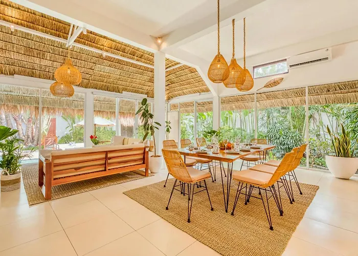 New York - 4 Bdr Pool Luxury Villa, Next To The Forge Bali